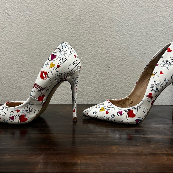 Heart ❤️ Pumps - Picture 3 of 4